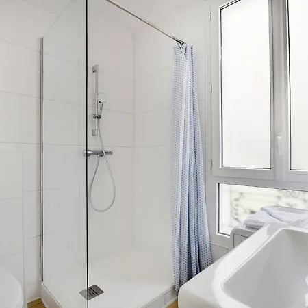 Sejour Parisien Pour 4, Pres De Montmartre Apartment Paris